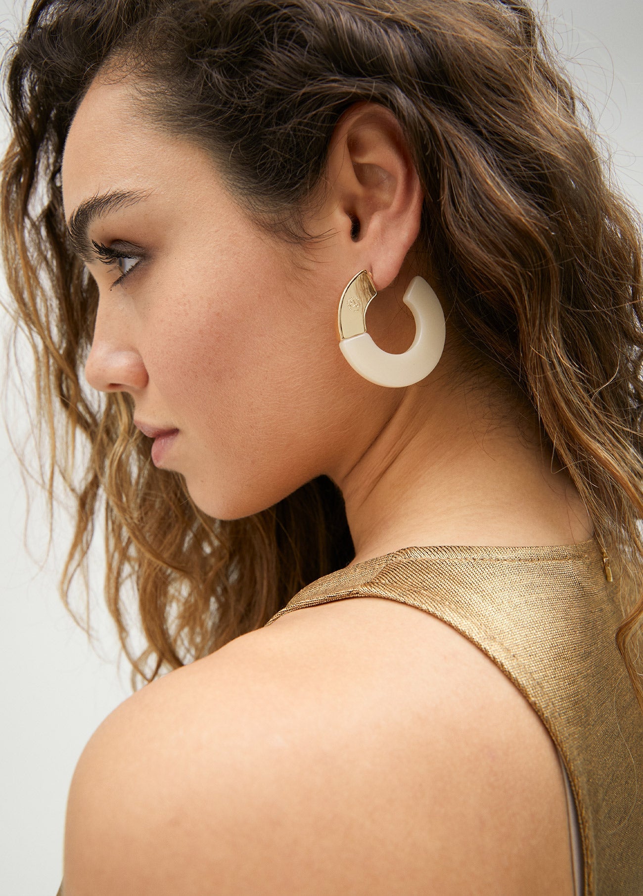 Two-tone hoop earrings