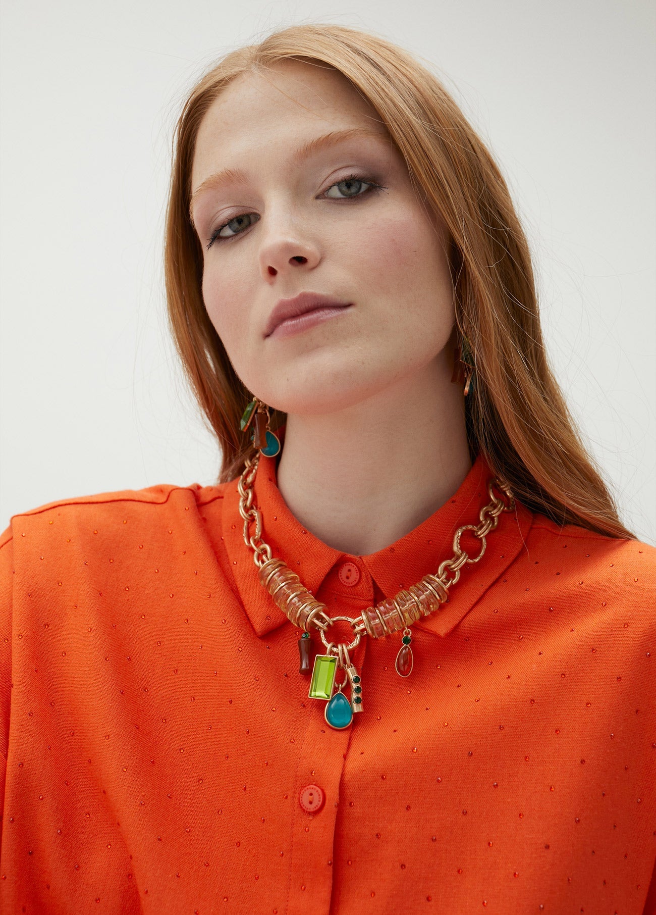 Necklace with colourful acrylic pieces