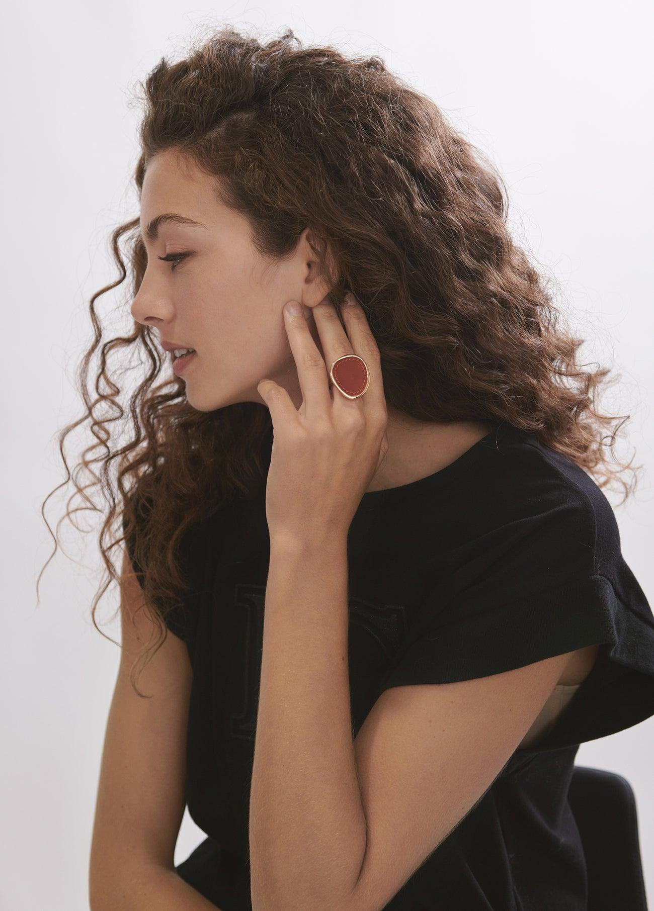 12412003-Gold ring with faux leather-Brown