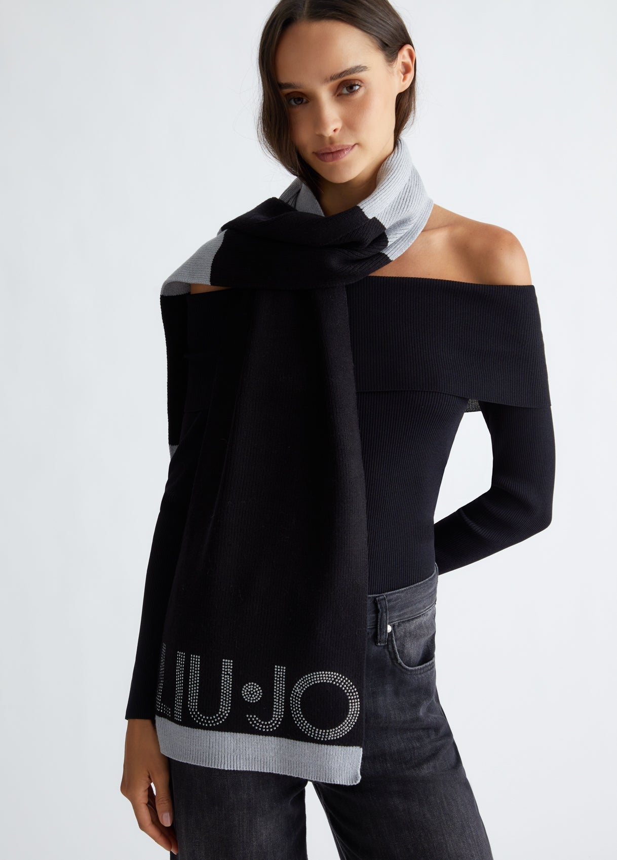 2F4038M030022222T.U.-black