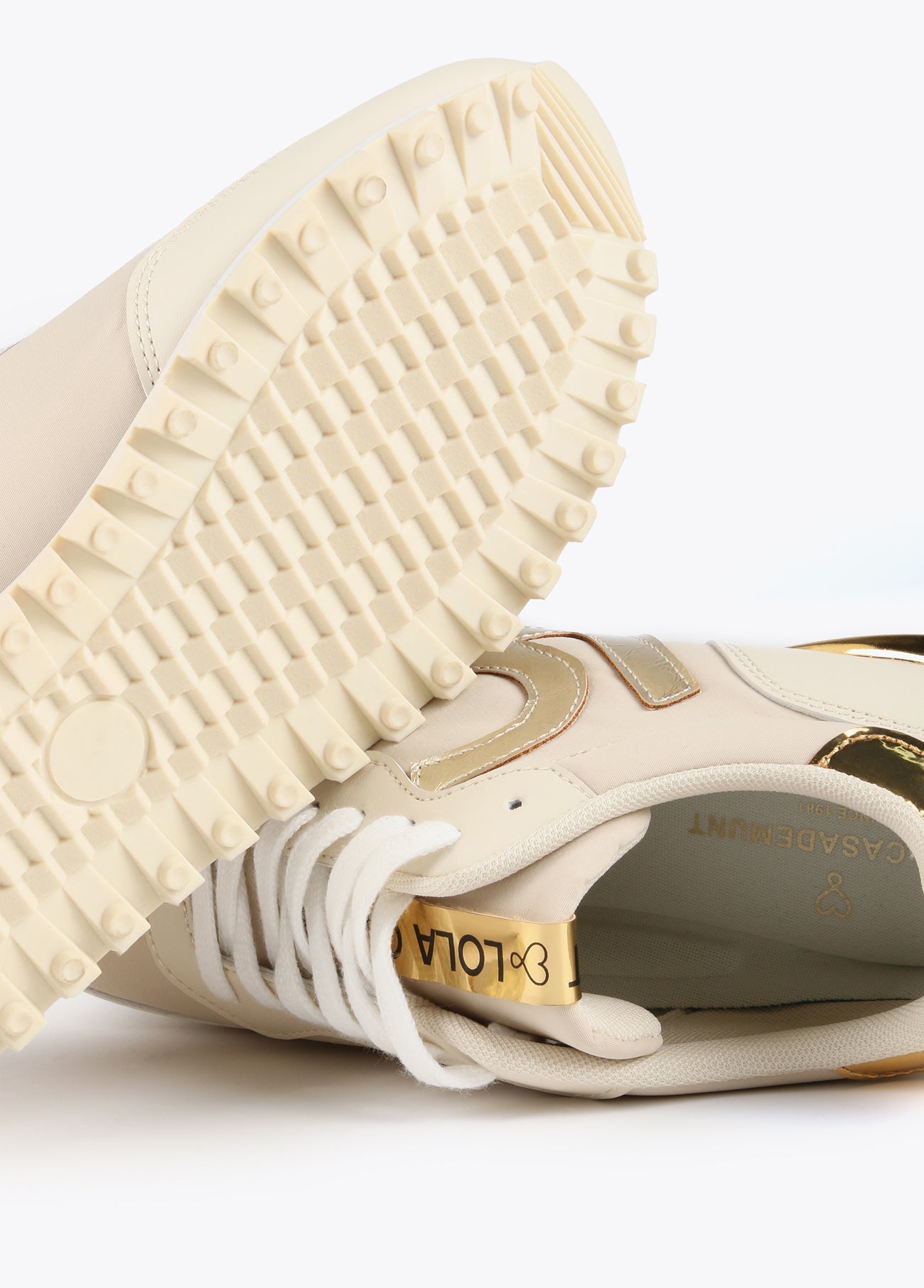 Three-tone sneakers