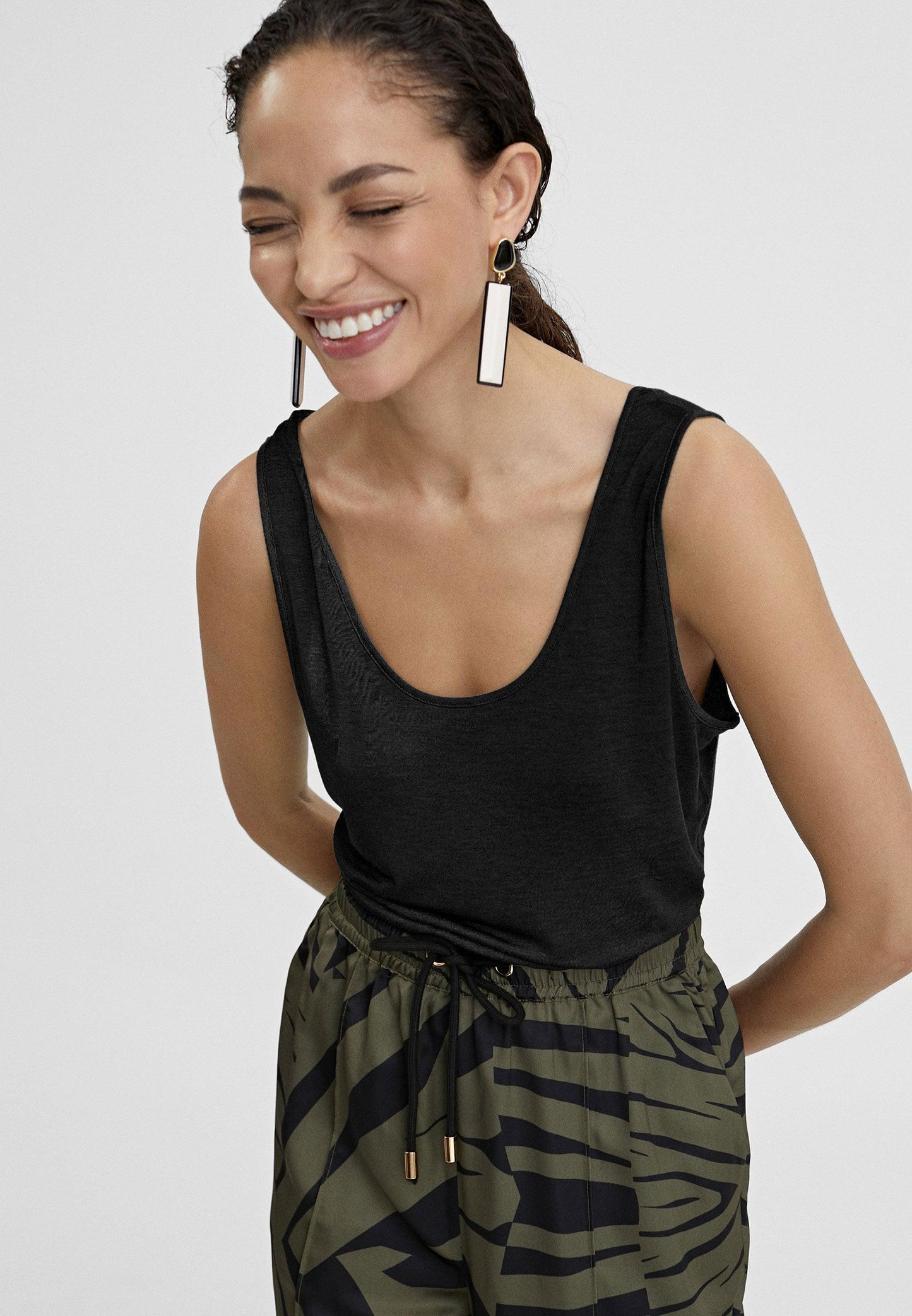 LS2415049-Black-Monochrome tank top