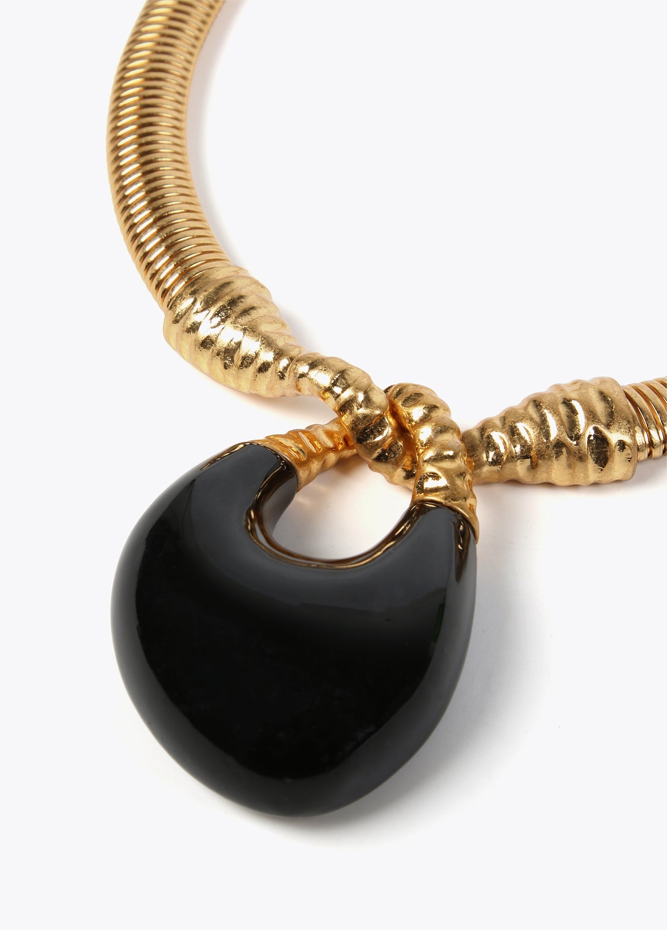 Elastic metal necklace with pendant