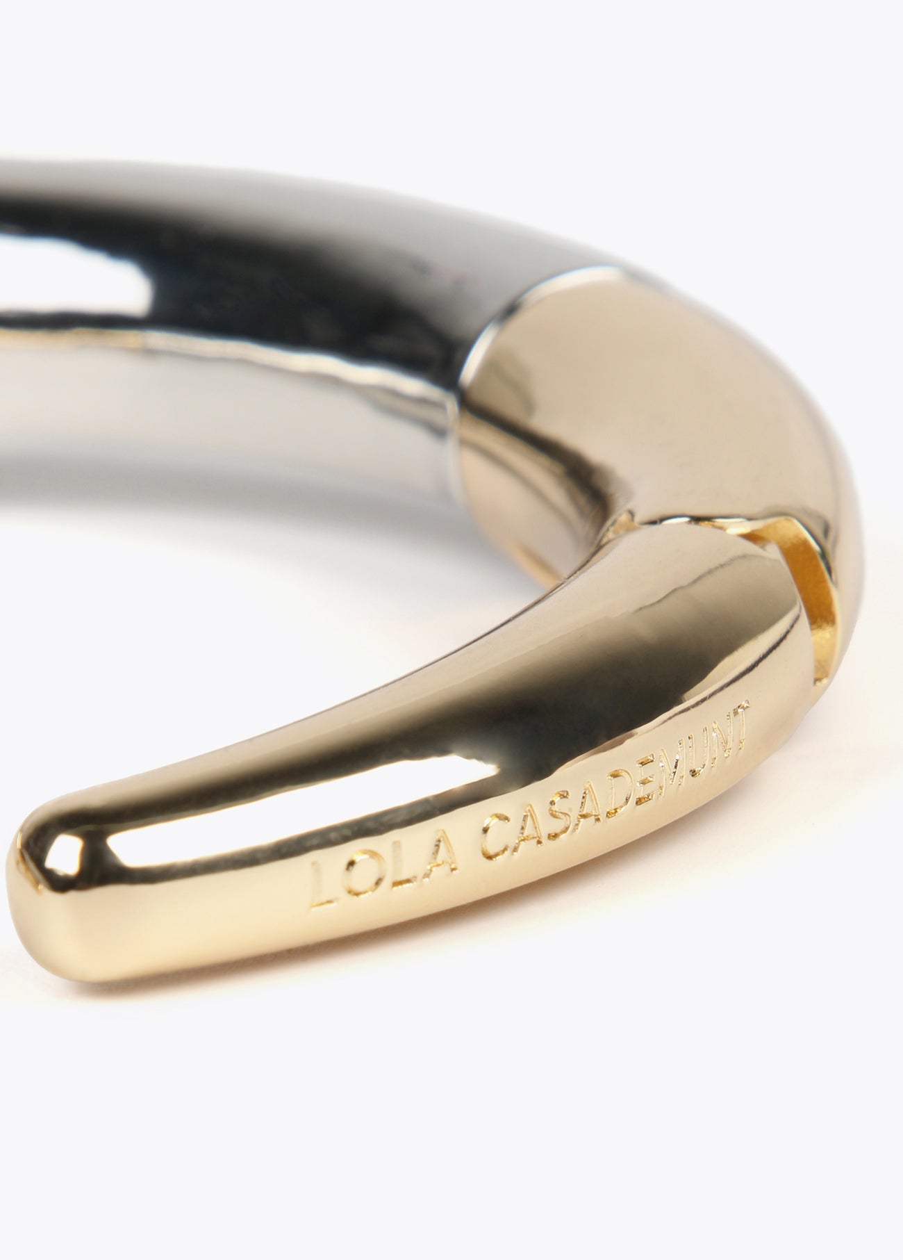 Two-tone choker necklace