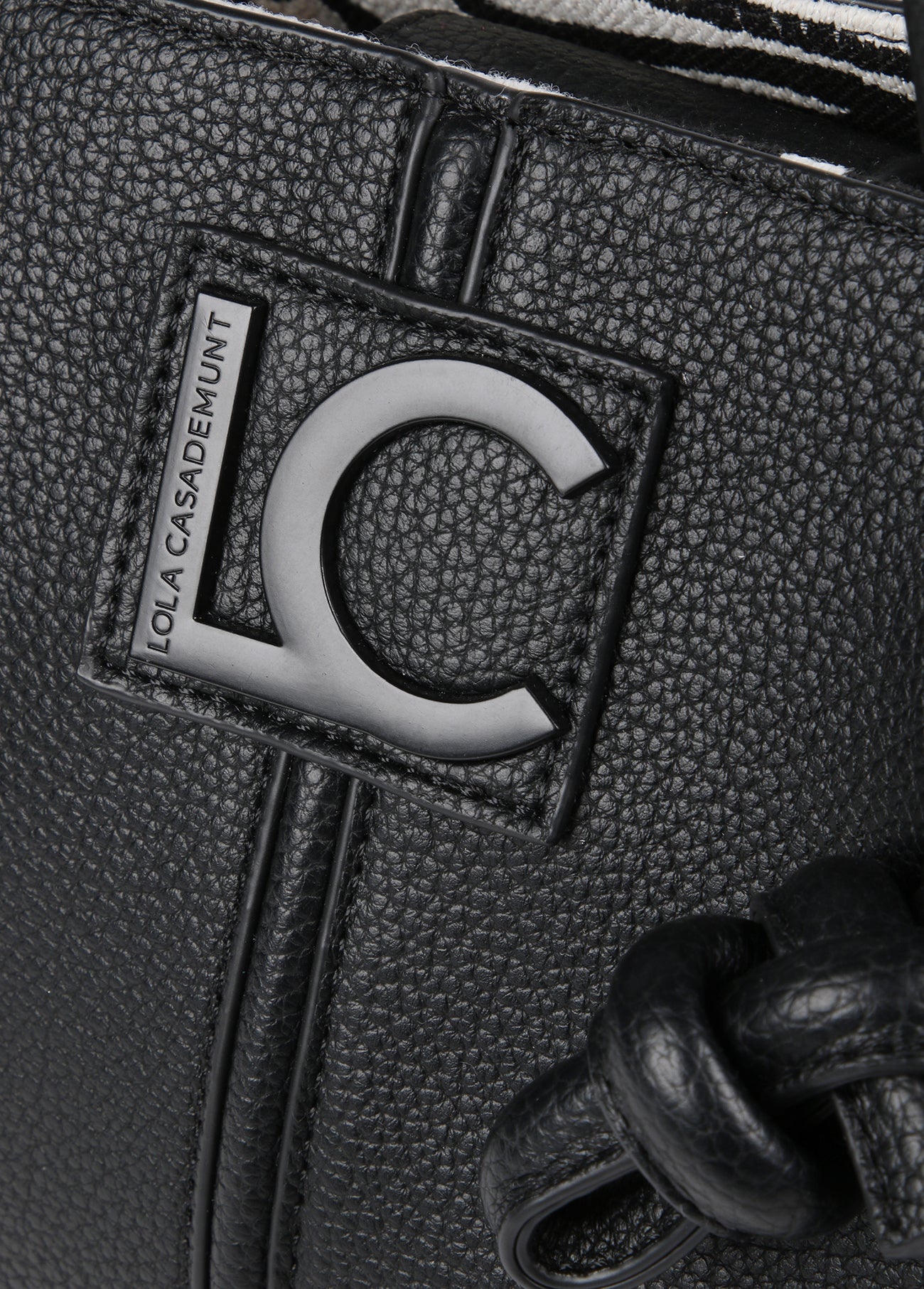 Medium tote bag with details
