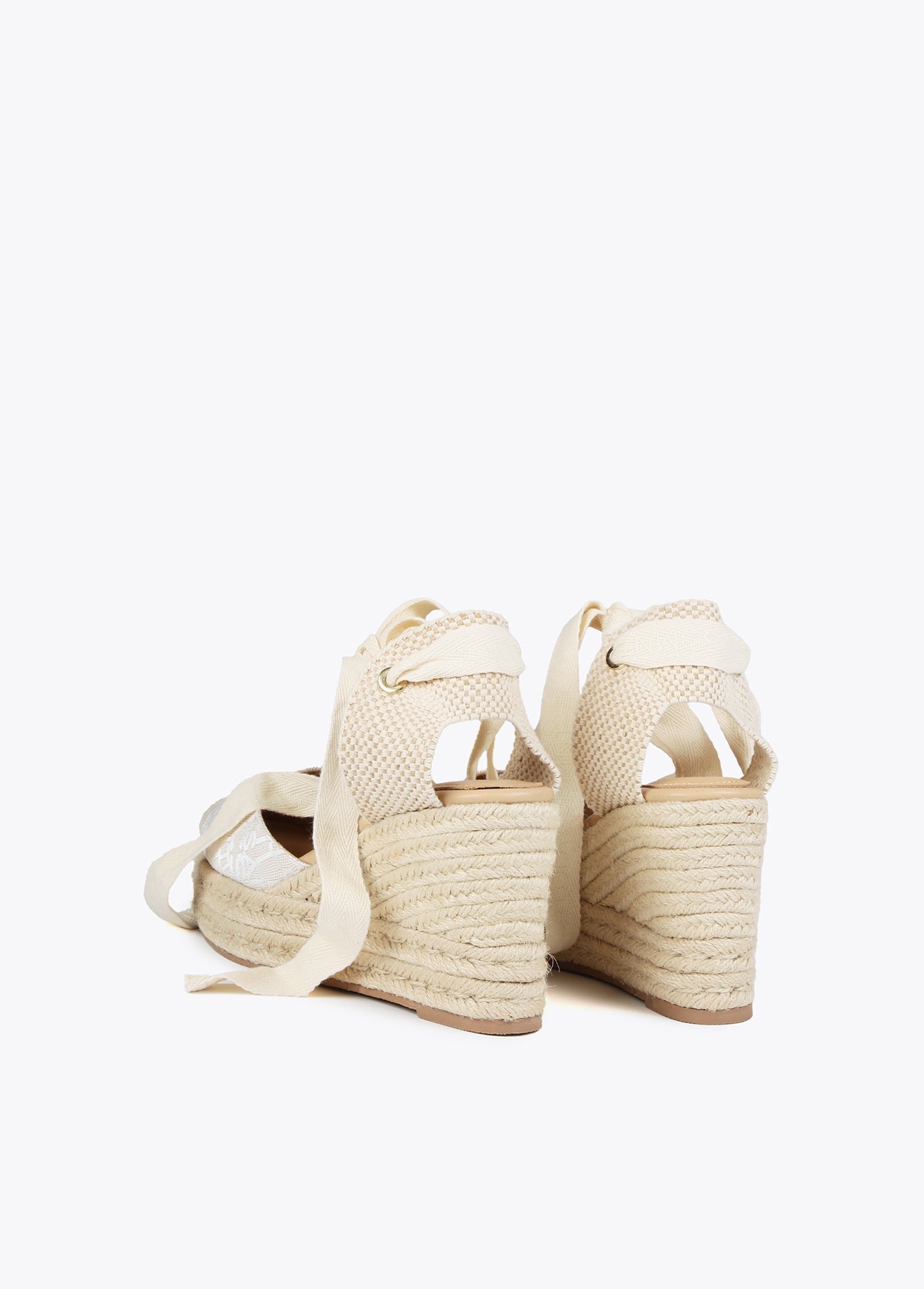 Natural fibre-effect monogram wedges