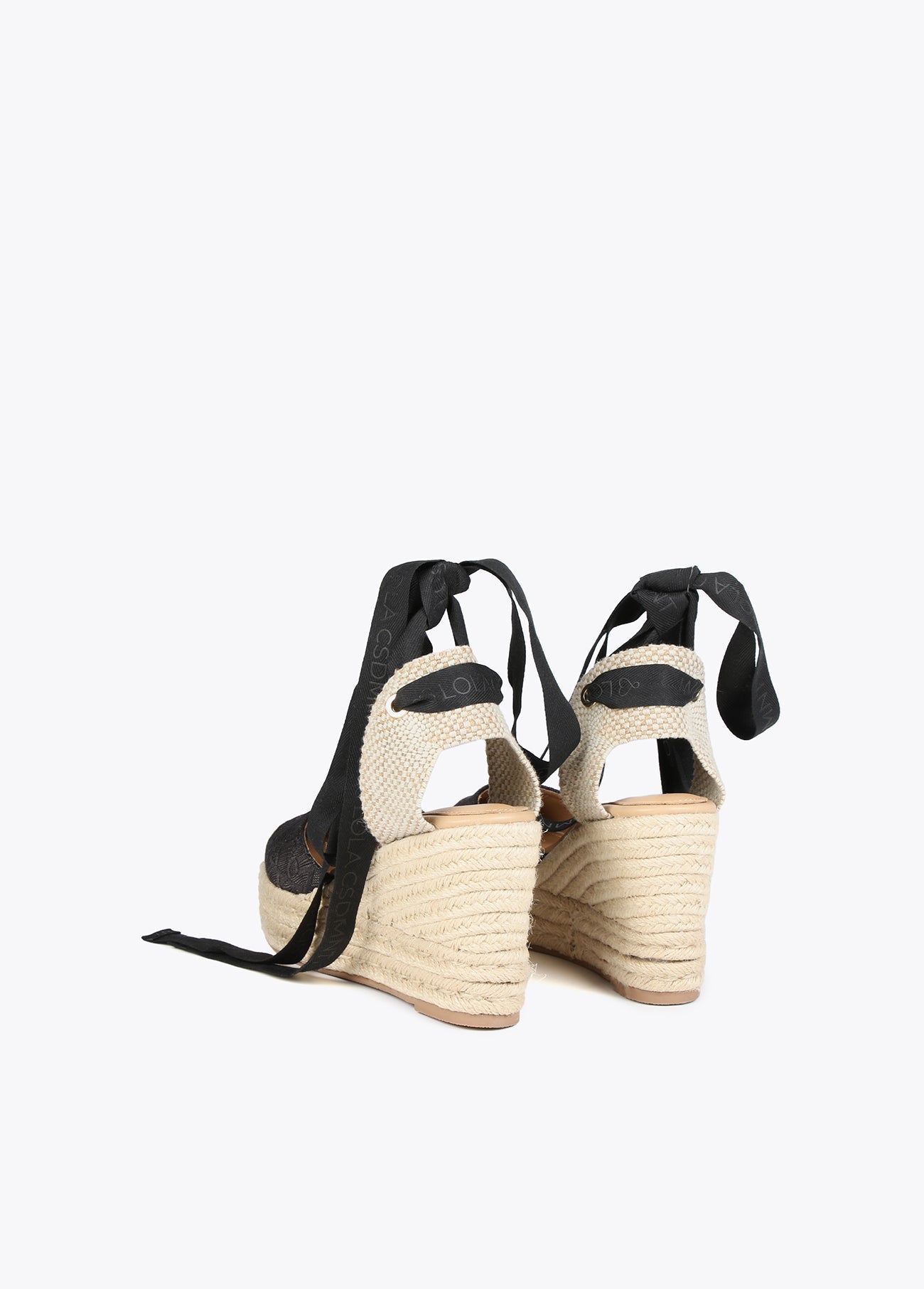 Natural fibre-effect monogram wedges