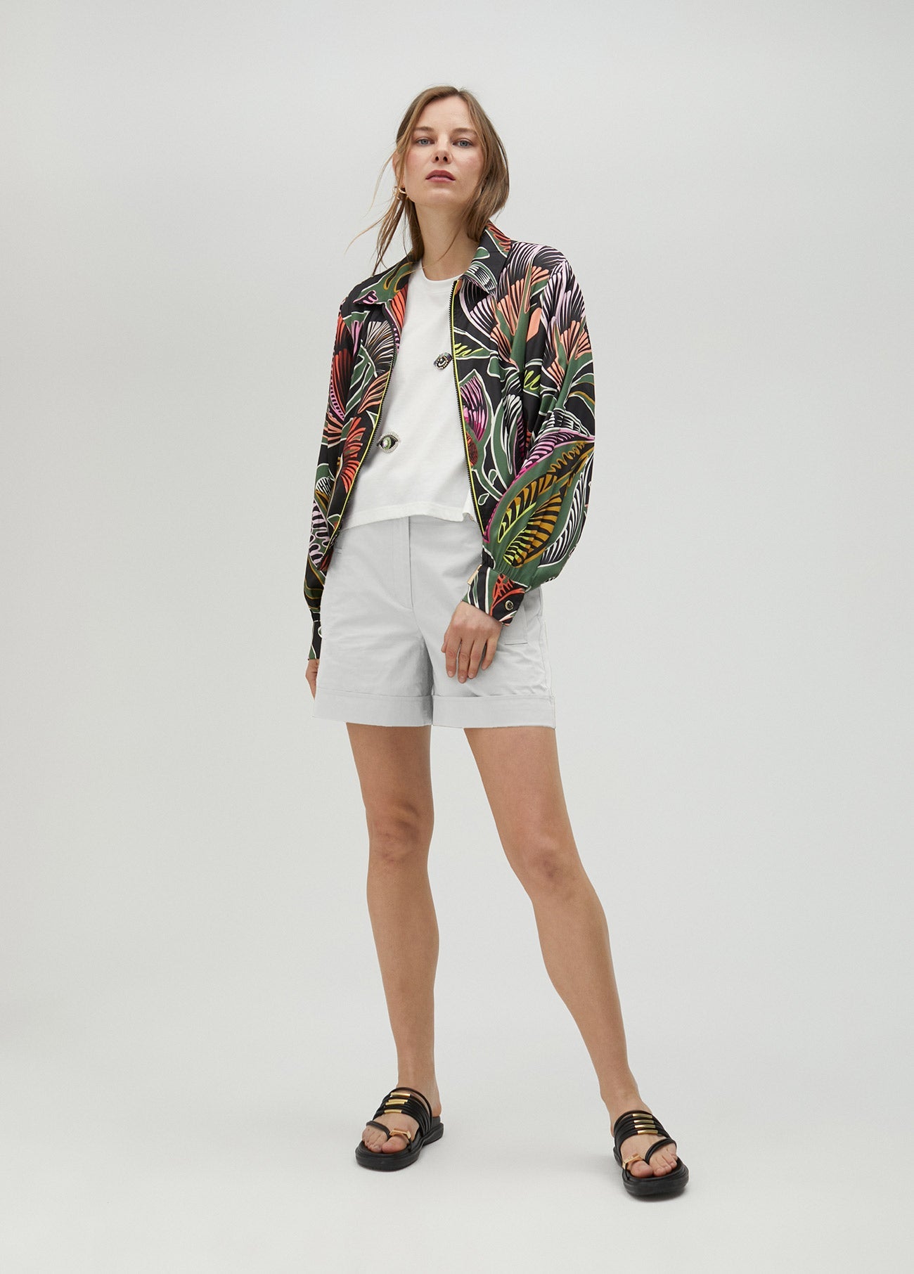 Shorts with coloured detail on the waistband