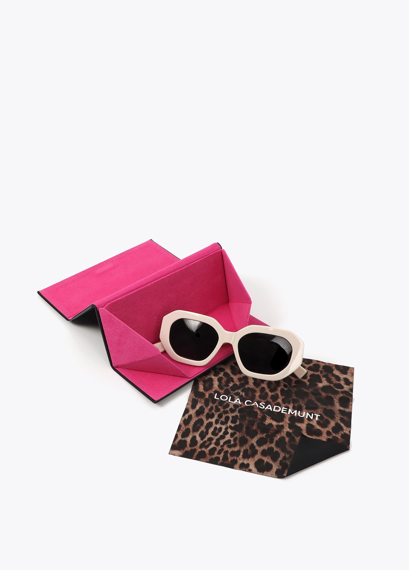 Hexagonal glasses with inner animal print made of cellulose acetate