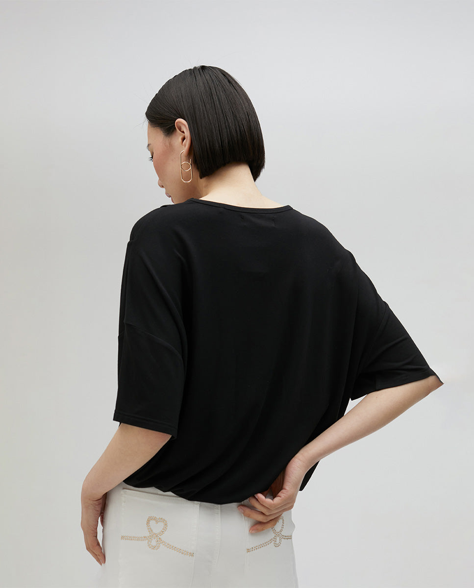 T-shirt with knotted hem