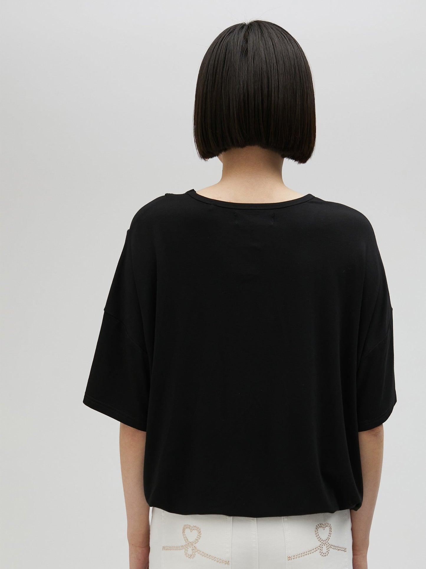 T-shirt with knotted hem