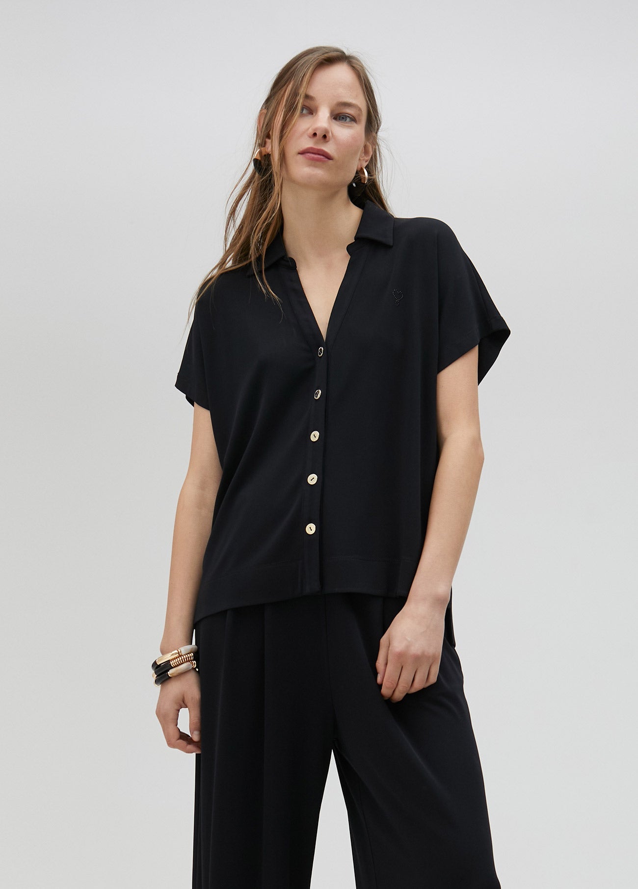 Flowing knit shirt