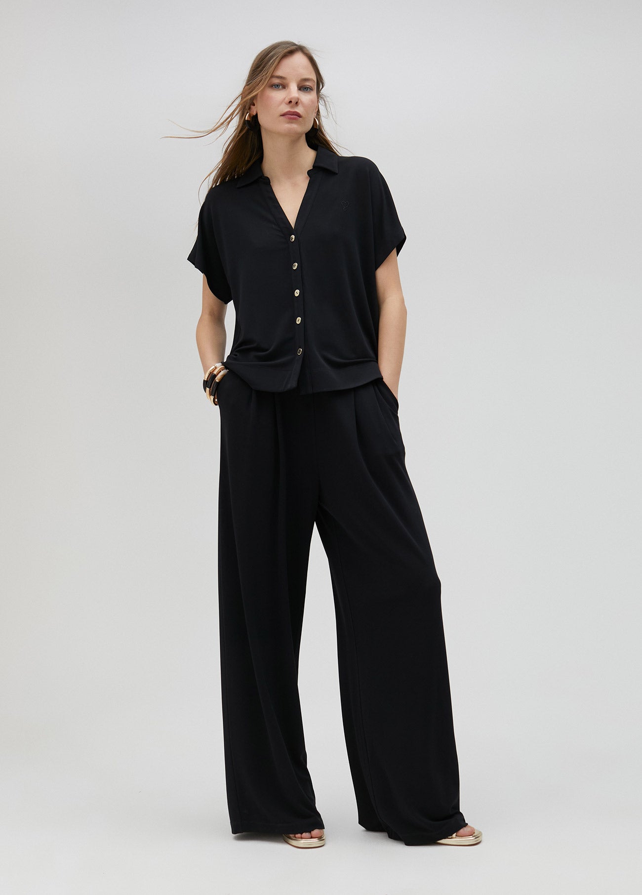 Flowing knit shirt