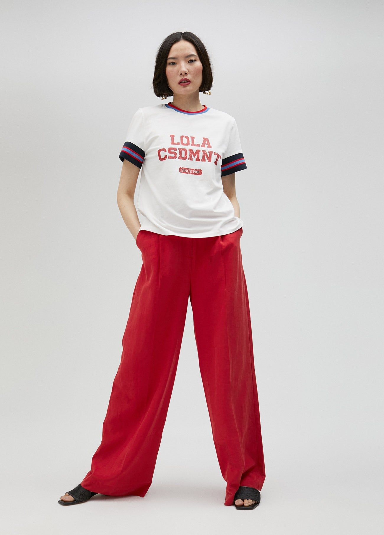 T-shirt with three-tone stripes on the sleeves